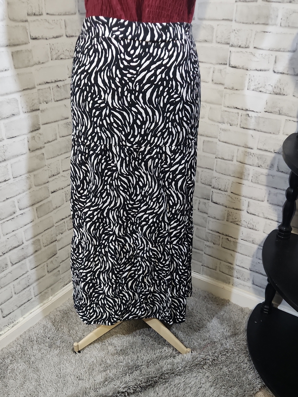 Nine West SZ M Black/White Patterned Long Skirt